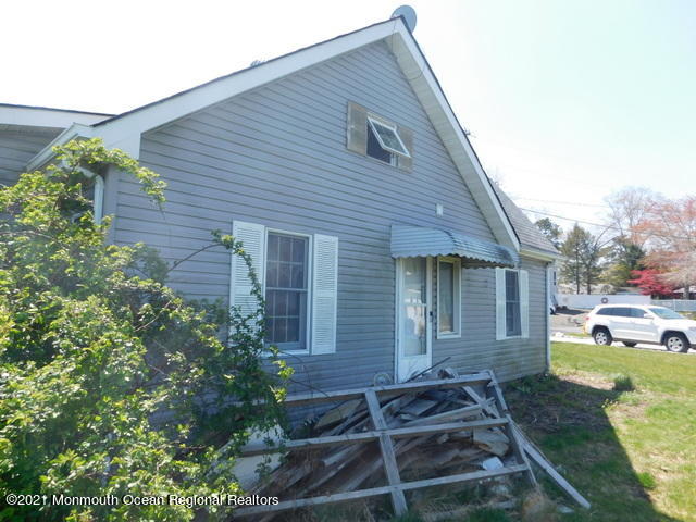 29 Metedeconk Road Brick, NJ 08723 - Photo 14 of 14 a front view of a house with a yard