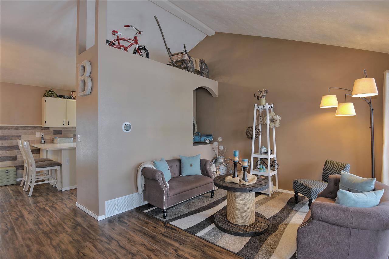 725 South St Charles Road Spokane Valley, WA 99037 - Photo 4 of 20