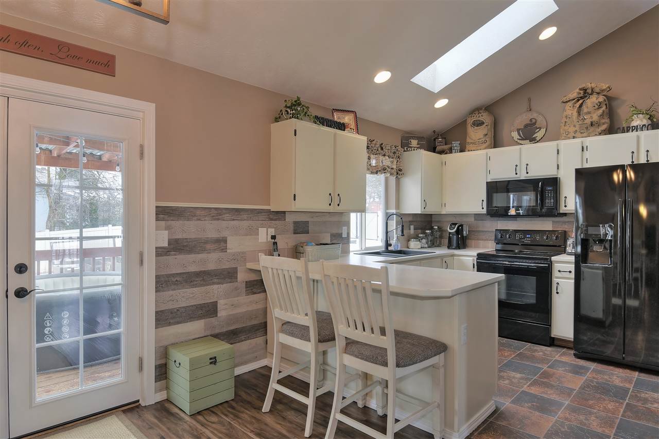 725 South St Charles Road Spokane Valley, WA 99037 - Photo 7 of 20