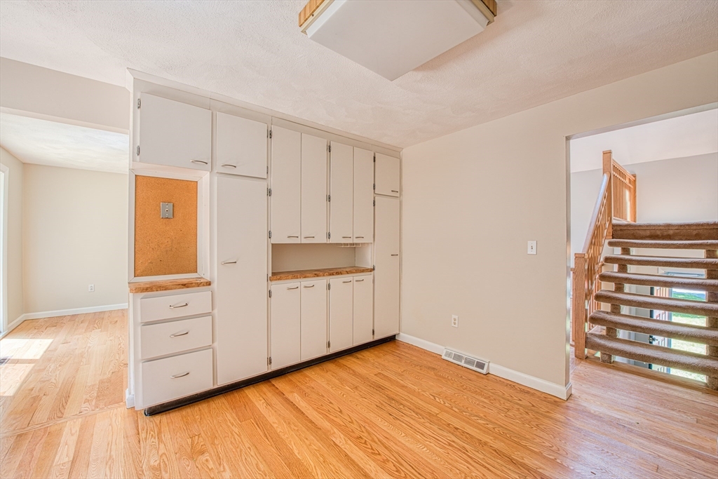 160 Hampton Road Sharon, MA 02067 - Photo 6 of 29