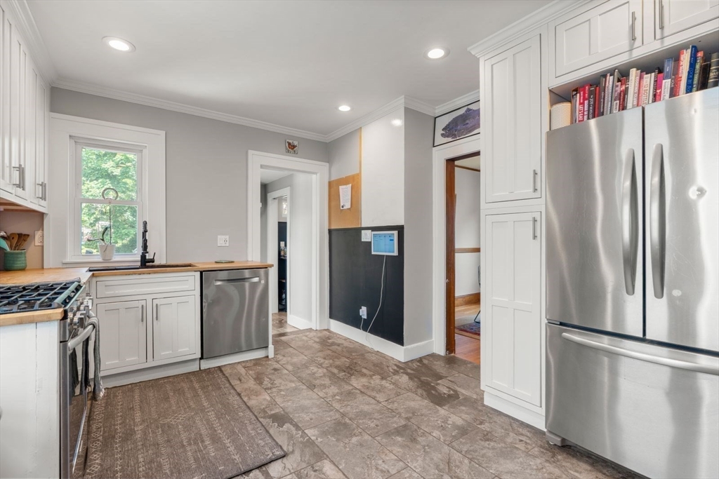 41 Glendower Road Boston, MA 02131 - Photo 5 of 42