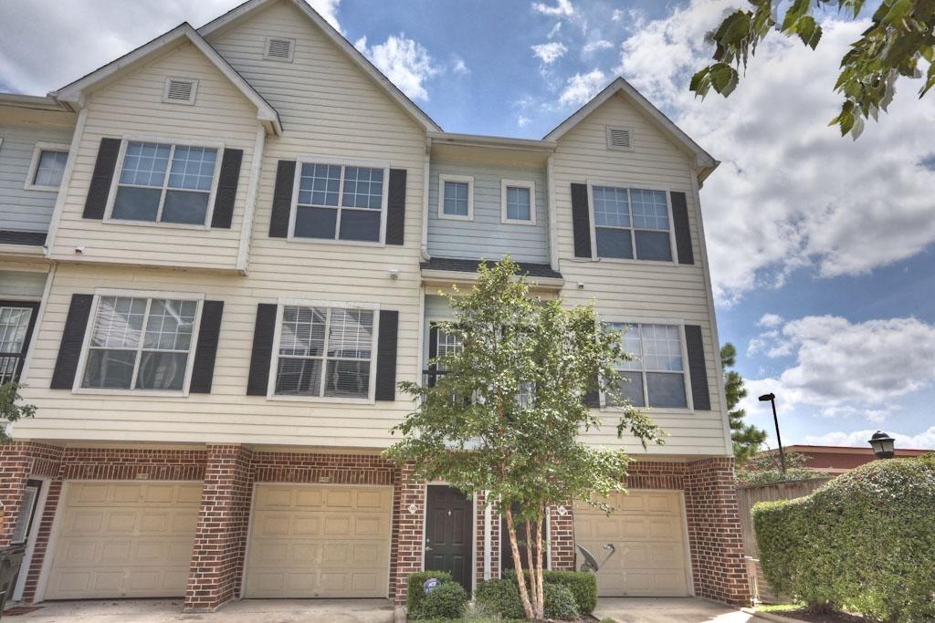 PINEY POINT PLACE IS CONVENIENTLY LOCATED CLOSE TO MAJOR FREEWAYS, SHOPPING AND SCHOOLS