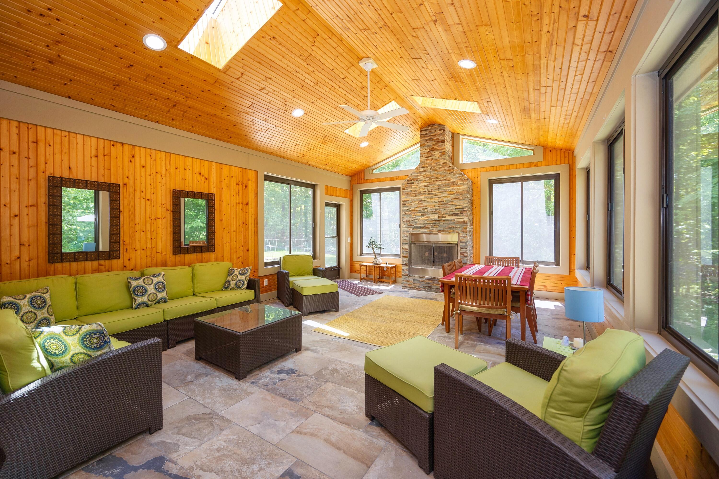 02 Sunroom 1