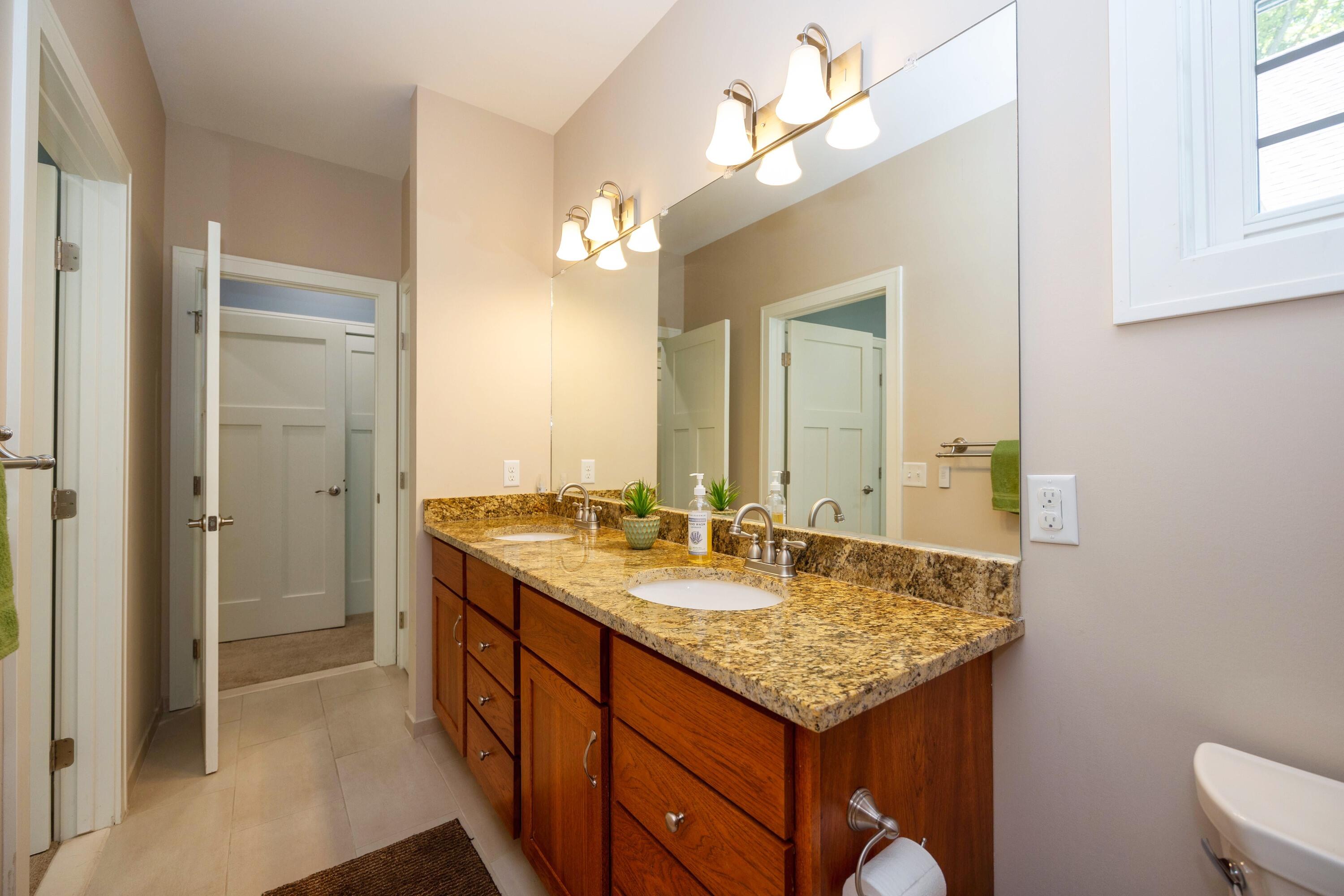3835 Hawk Crest Road Ann Arbor, MI 48103 - Photo 50 of 102 49 Hall bath 2