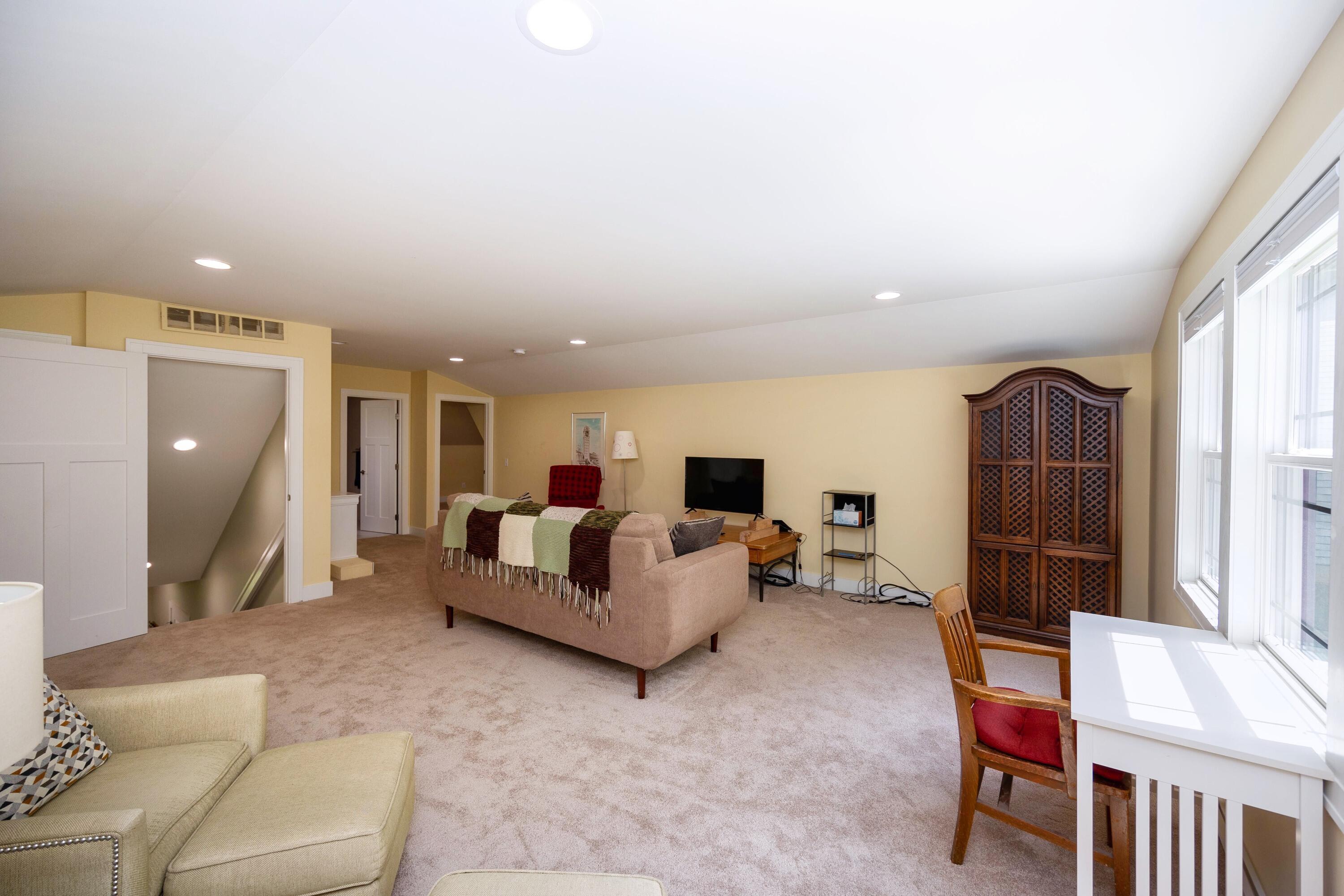3835 Hawk Crest Road Ann Arbor, MI 48103 - Photo 56 of 102 55 Upstairs suite 2