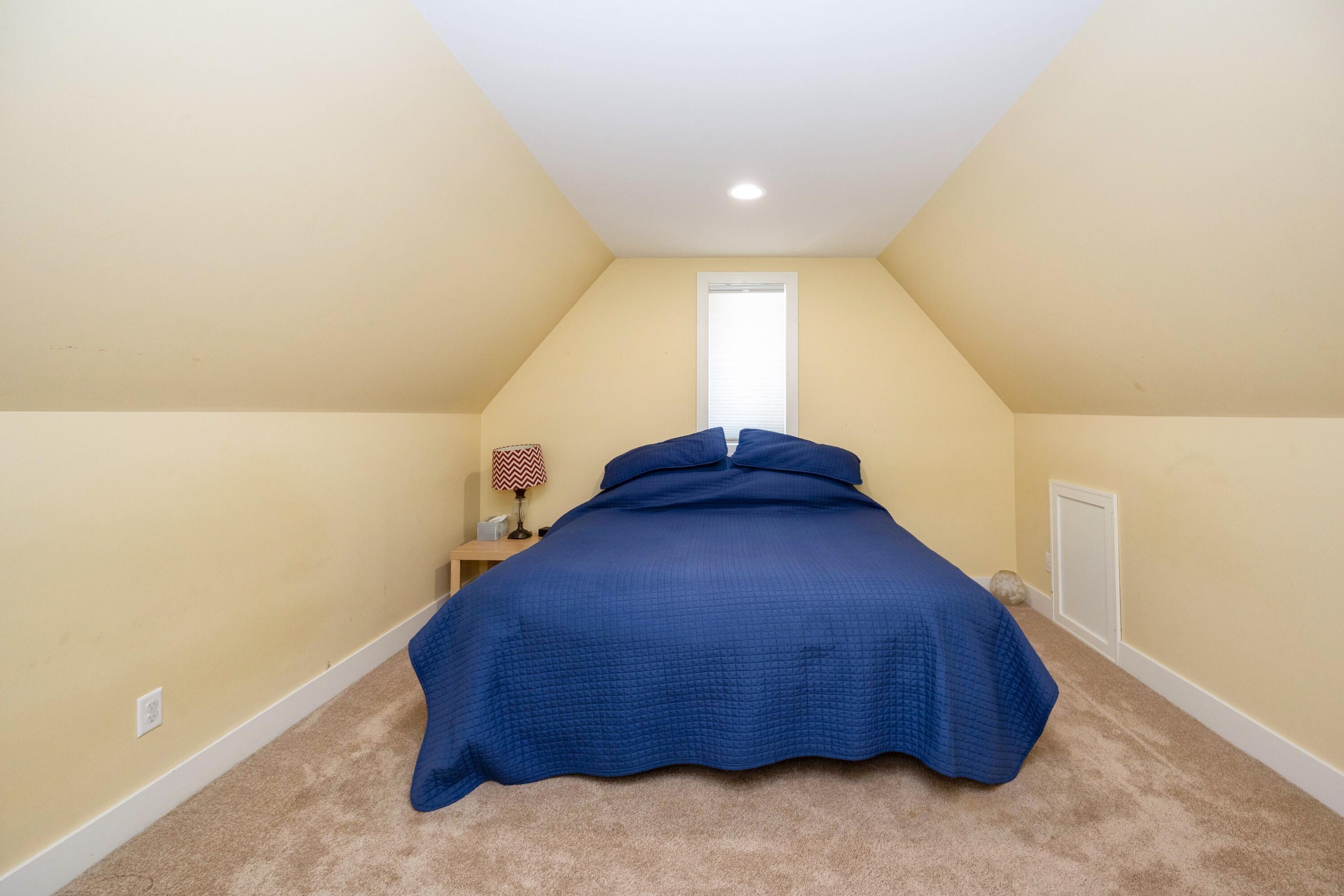 3835 Hawk Crest Road Ann Arbor, MI 48103 - Photo 58 of 102 57 Upstairs bedroom 1