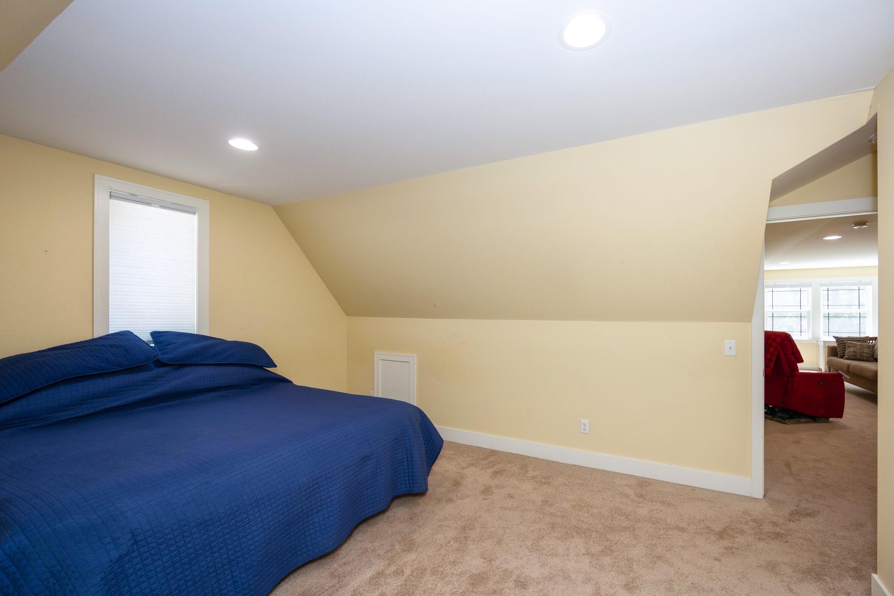 3835 Hawk Crest Road Ann Arbor, MI 48103 - Photo 59 of 102 58 Upstairs bedroom 2