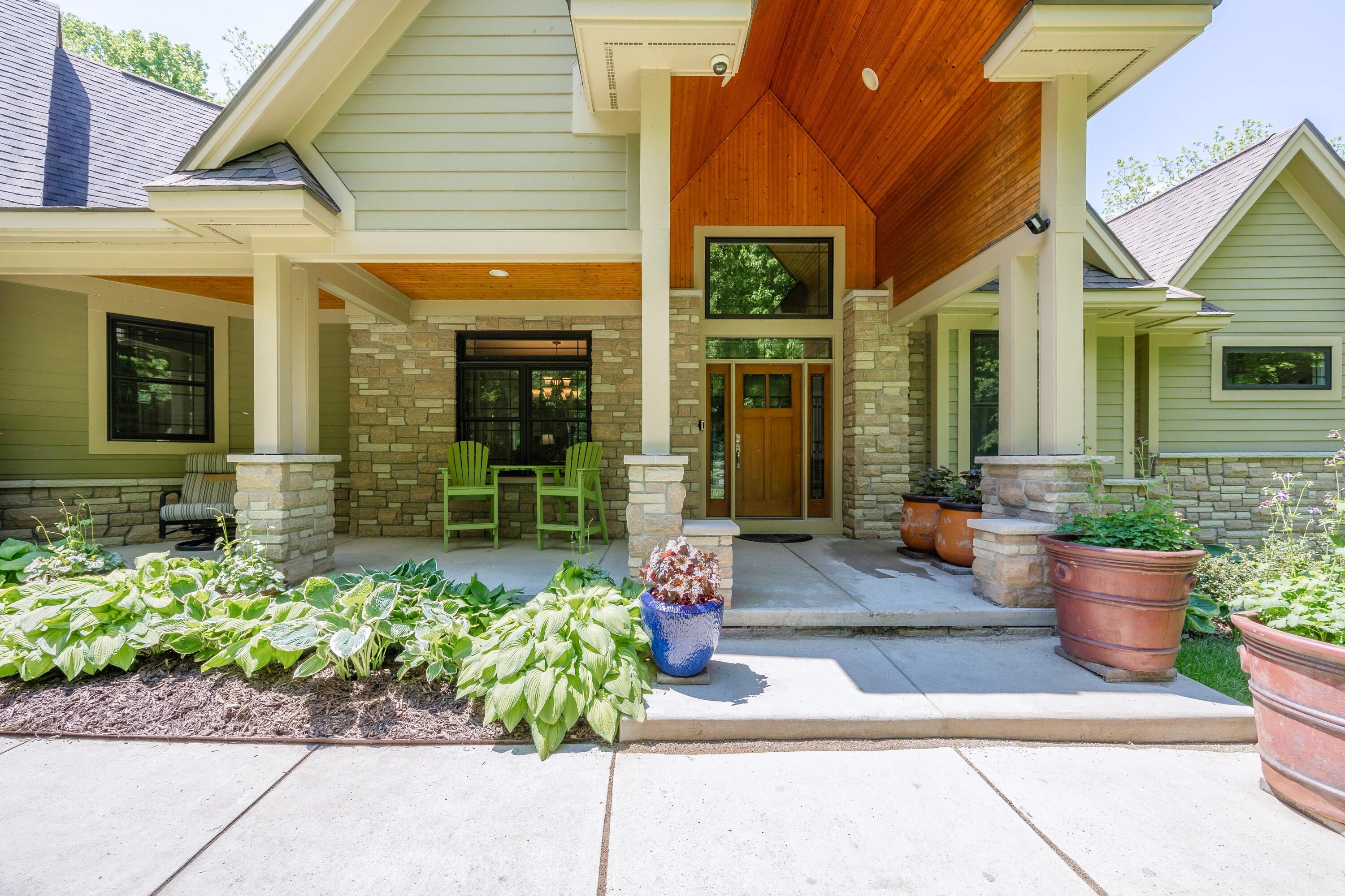 3835 Hawk Crest Road Ann Arbor, MI 48103 - Photo 78 of 102 77 Front porch 4