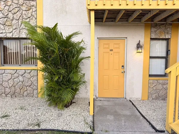 $1,500 | 1126 Southeast 8th Street, Unit 101, Cape Coral, FL 33990