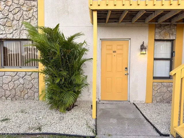 $1,500 | 1126 Southeast 8th Street, Unit 101, Cape Coral, FL 33990