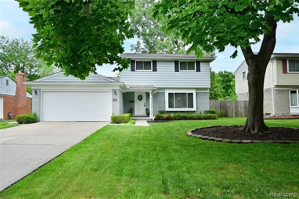 $349,000 | 29981 Rock Creek Drive, Southfield, MI 48076