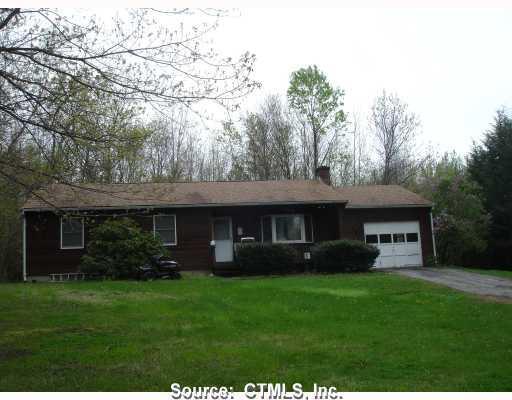 3 Hillyndale Road Mansfield, CT 06268 - Photo 1 of 1 a front view of a house with garden