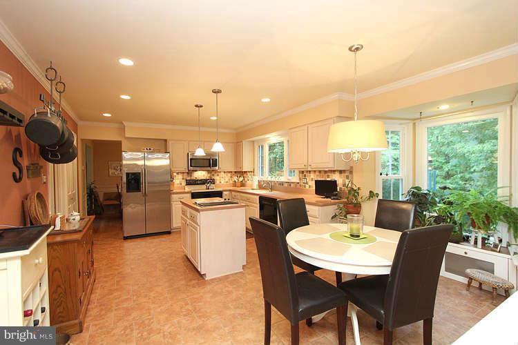 1559 Trails Edge Lane Reston, VA 20194 - Photo 11 of 30 Kitchen