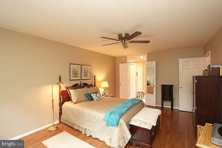 1559 Trails Edge Lane Reston, VA 20194 - Photo 20 of 30 Bedroom (Master)