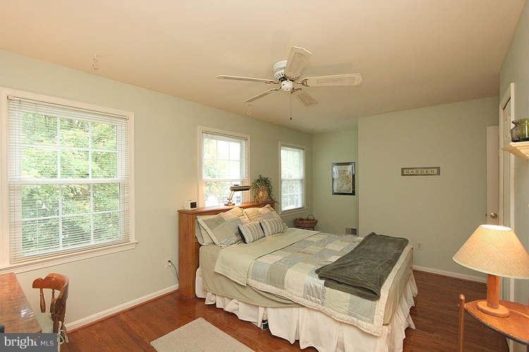 1559 Trails Edge Lane Reston, VA 20194 - Photo 23 of 30 Bedroom