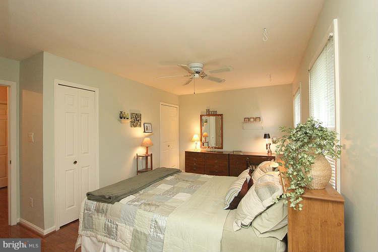 1559 Trails Edge Lane Reston, VA 20194 - Photo 25 of 30 Bedroom