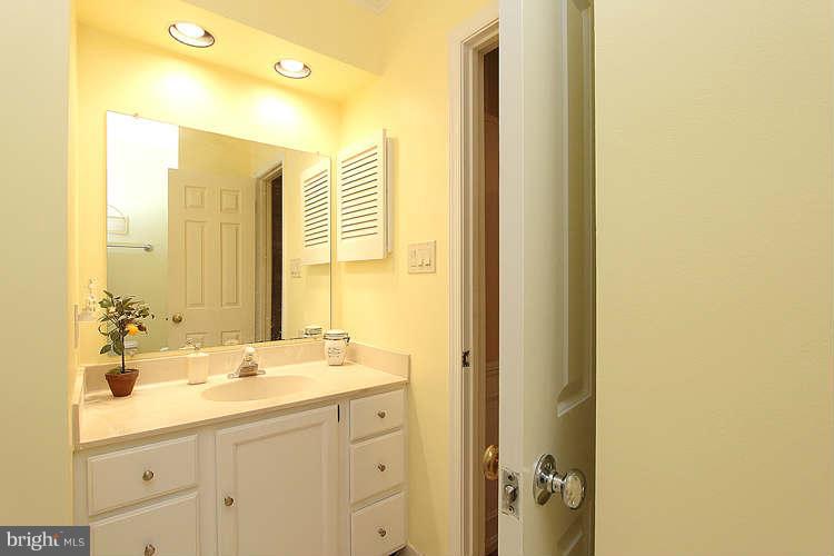 1559 Trails Edge Lane Reston, VA 20194 - Photo 26 of 30 Bath