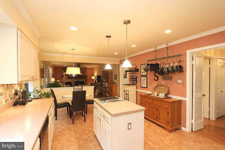 1559 Trails Edge Lane Reston, VA 20194 - Photo 10 of 30 Kitchen