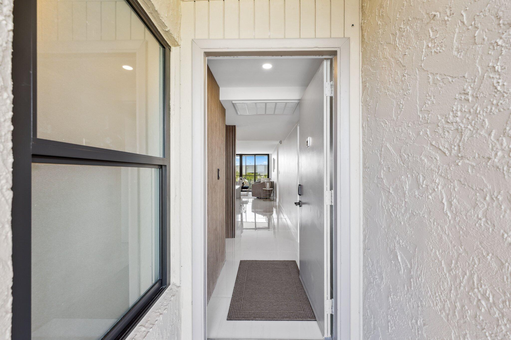 13 Royal Palm Way, Unit 5020 Boca Raton, FL 33432 - Photo 3 of 64 13 Royal Palm Way - 12.jpg-SMALL