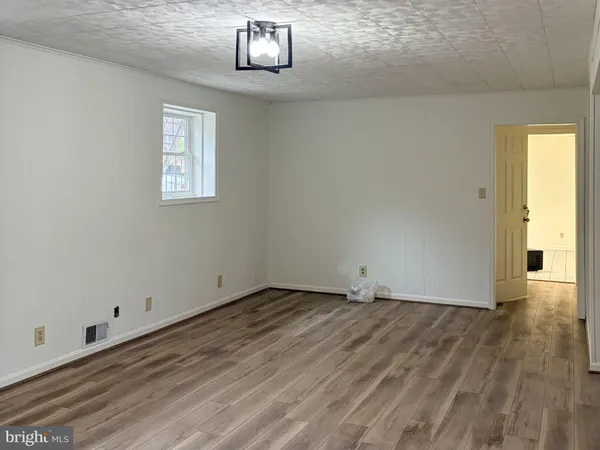 $1,500 | 30130 Huntt Road, Mechanicsville, MD 20659