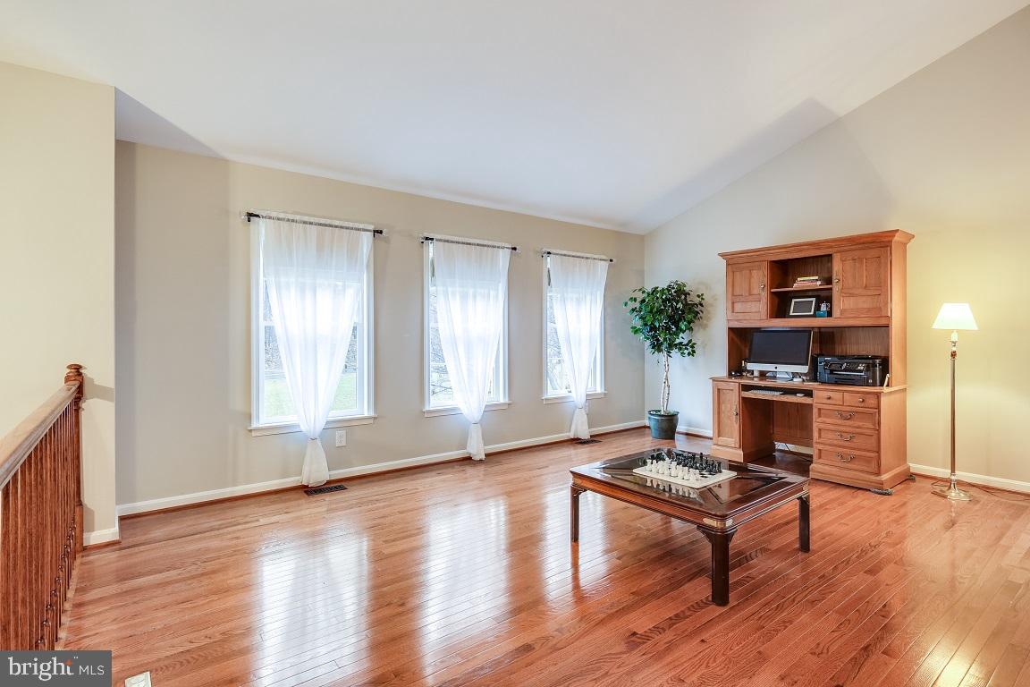 3485 Hooper Road New Windsor, MD 21776 - Photo 8 of 38 Living Room