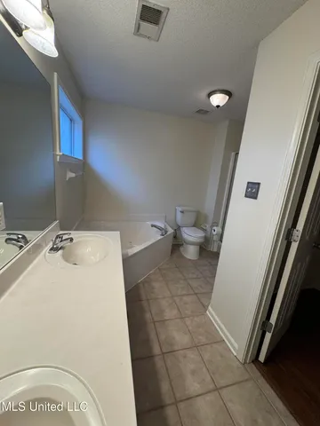 $320,000 | 1102 Greenwich Drive, Hernando, MS 38632