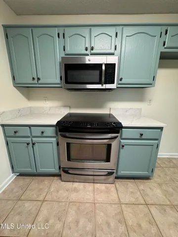 $320,000 | 1102 Greenwich Drive, Hernando, MS 38632