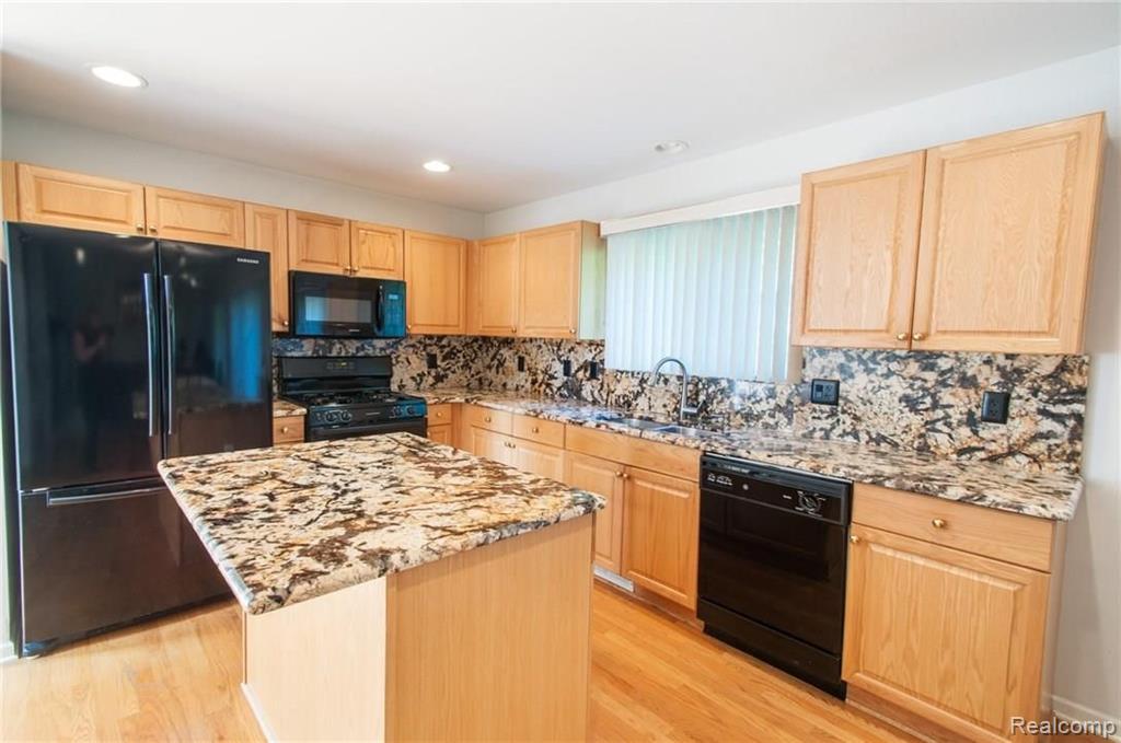 2825 Long Meadow Lane Rochester Hills, MI 48307 - Photo 3 of 58 Gallery Image 3