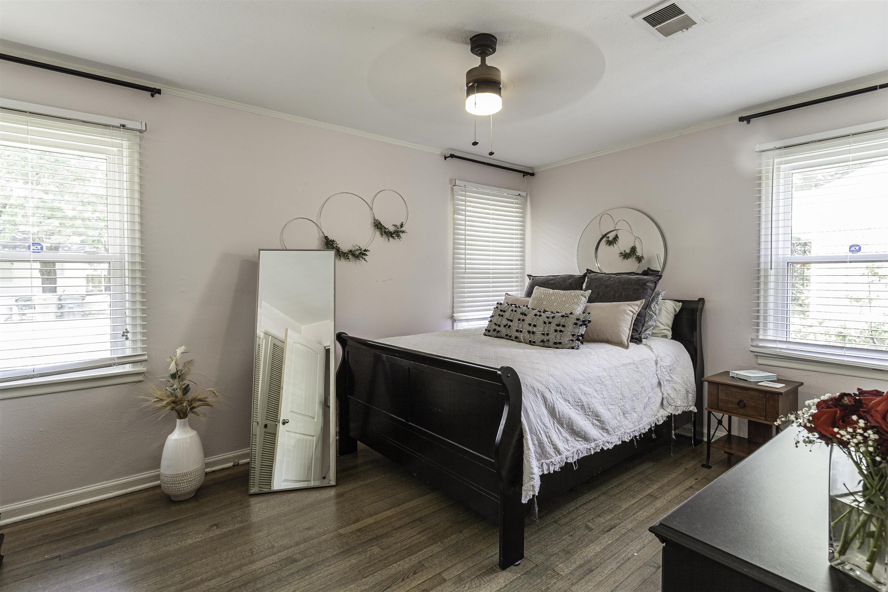 1368 Dearing Road Memphis, TN 38117 - Photo 11 of 19 a bedroom with bed and window