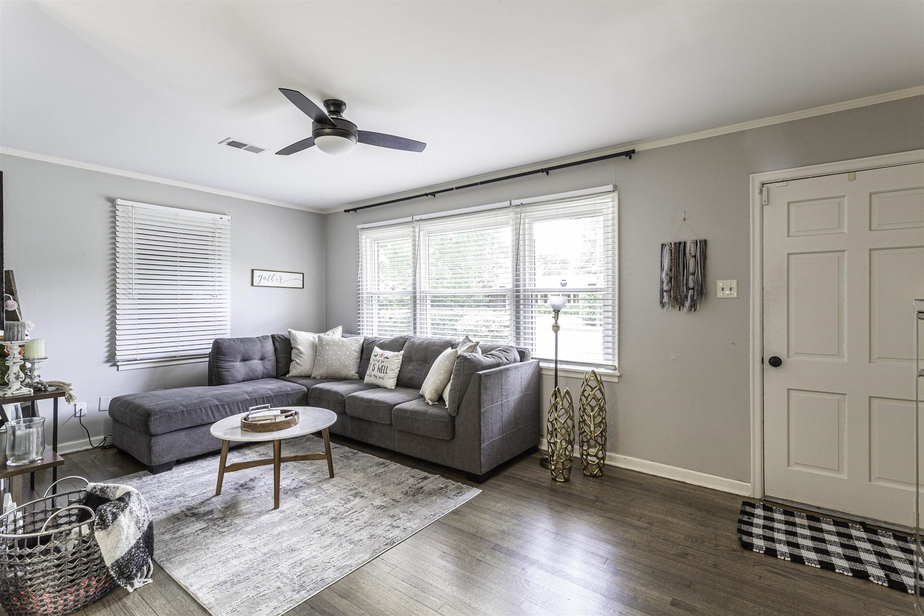 1368 Dearing Road Memphis, TN 38117 - Photo 5 of 19 a living room with furniture and a large window