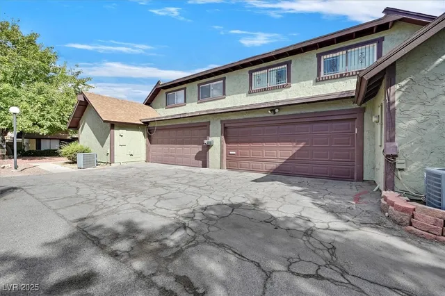 $1,645 | 4474 Buena Vista Drive, Las Vegas, NV 89102