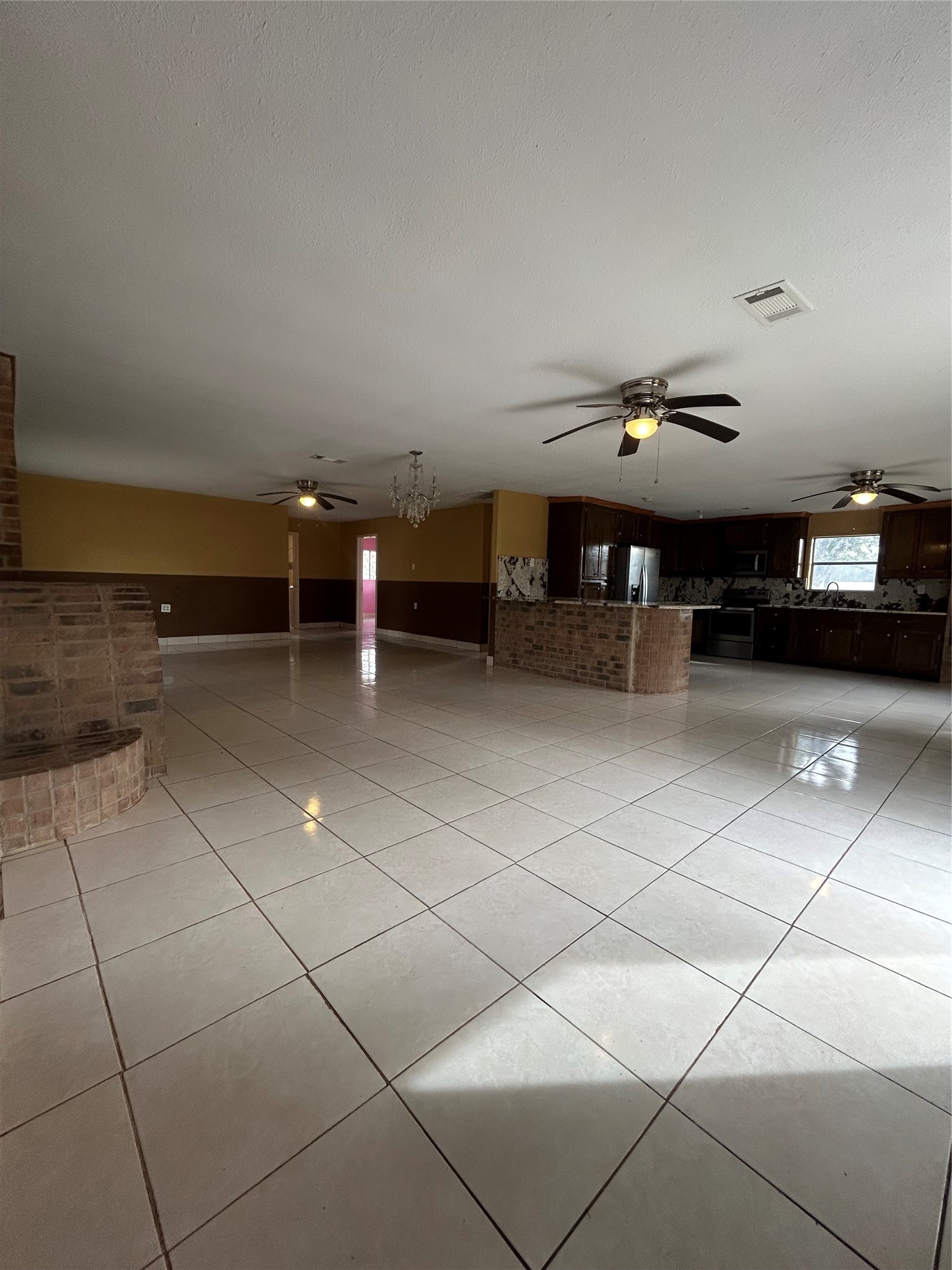 5811 East S F Austin Road Freeport, TX 77541 - Photo 9 of 26 Living room