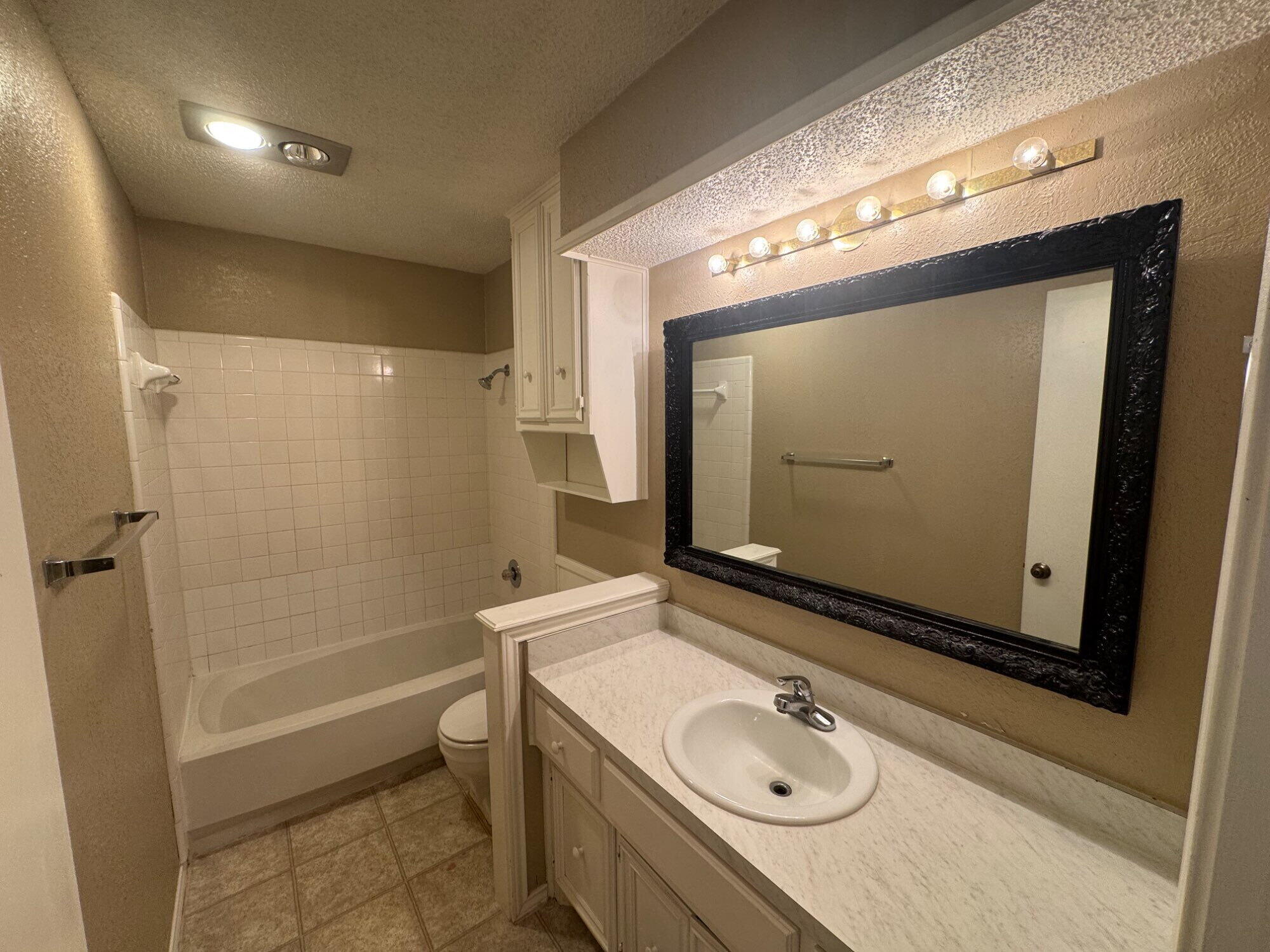 6806 4th Street, Unit B Lubbock, TX 79416 - Photo 5 of 9 IMG_0306