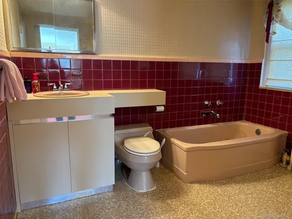 $4,500 | 185 South Country Road, Unit S COUNTRY RD, East Patchogue, NY 11772