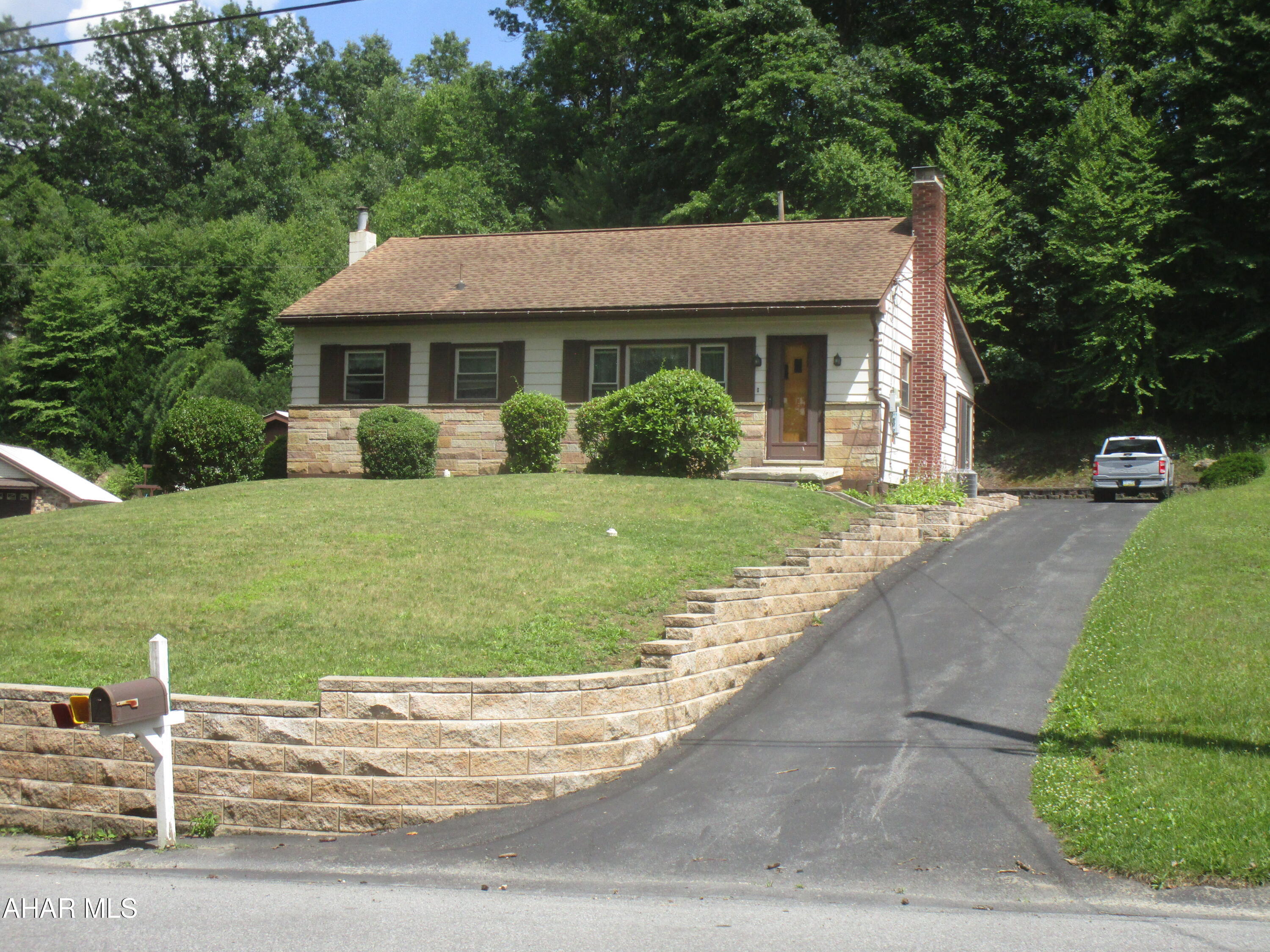 188 Old Rte 26 Everett, PA 15537 - Photo 2 of 27