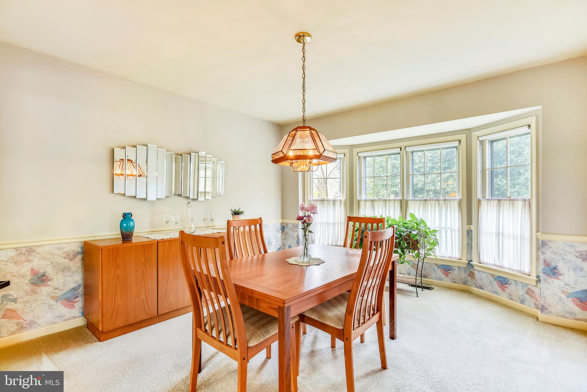 19 Rutledge Court Sterling, VA 20165 - Photo 14 of 36 BAY WINDOW IN DINING ROOM