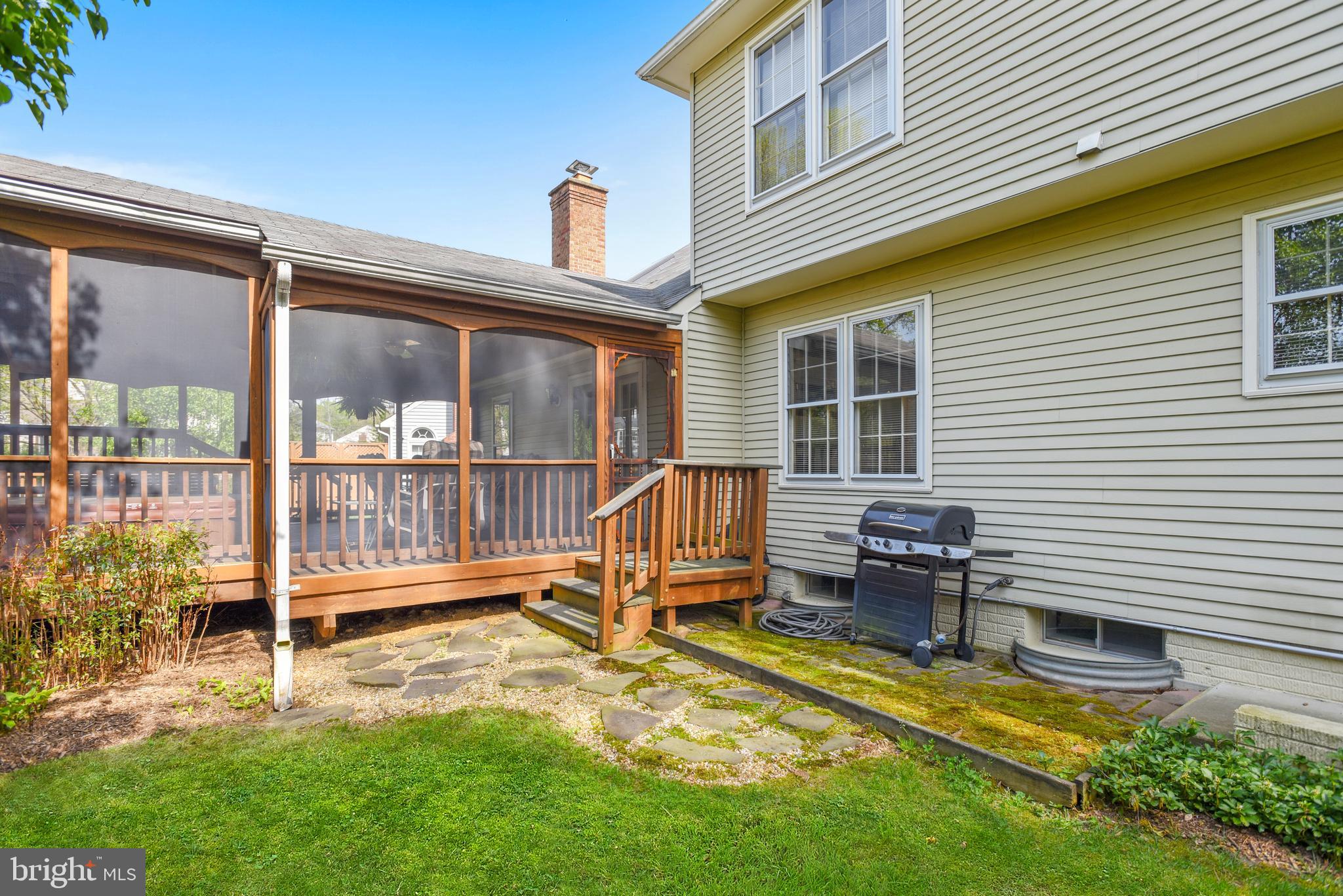 19 Rutledge Court Sterling, VA 20165 - Photo 16 of 36 STONE PATIO OFF DECK