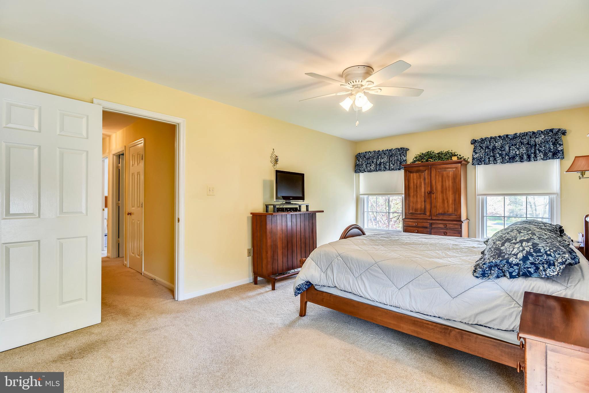 19 Rutledge Court Sterling, VA 20165 - Photo 25 of 36 MASTER BEDROOM
