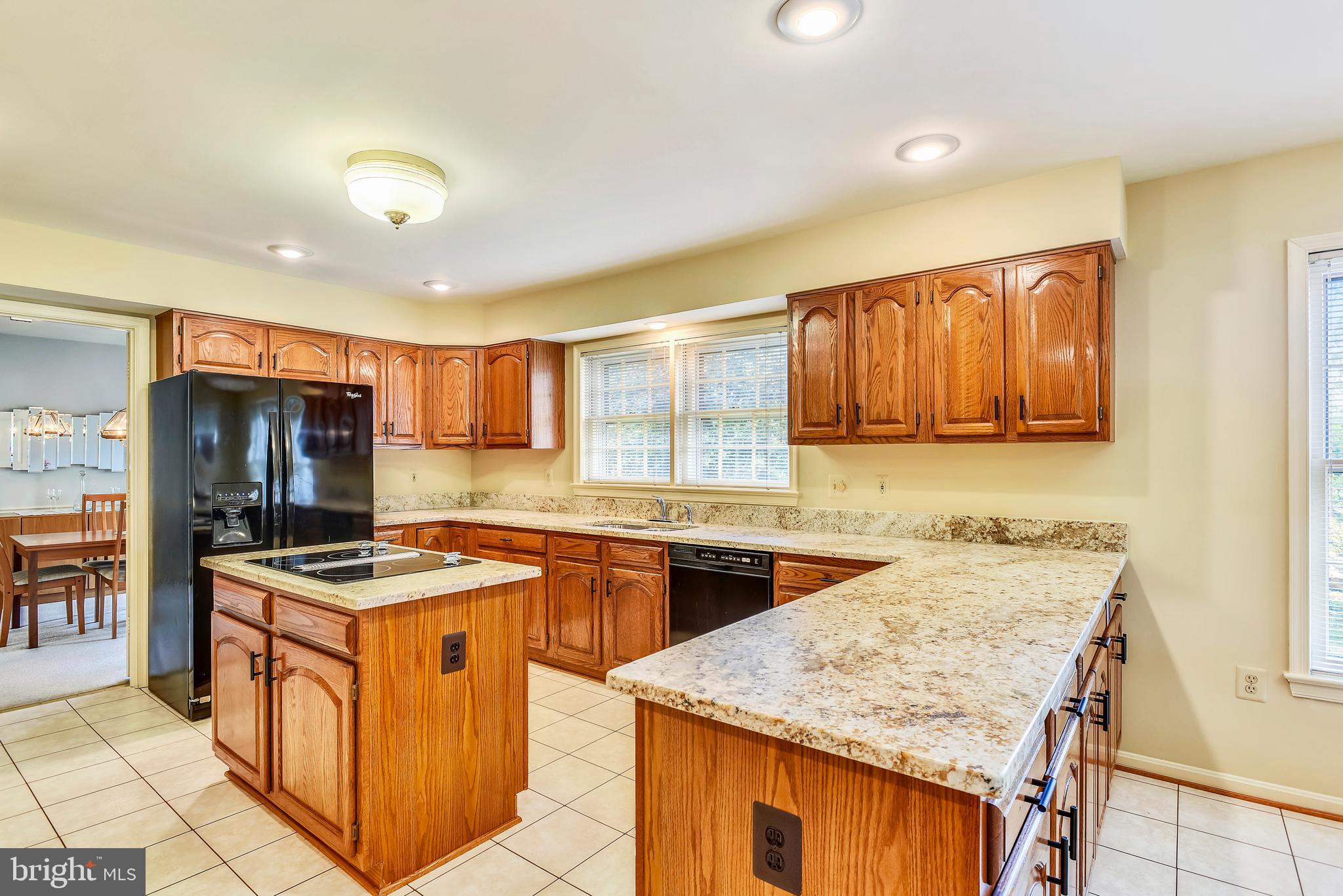 19 Rutledge Court Sterling, VA 20165 - Photo 4 of 36 RECENTLY INSTALLED GRANITE COUNTERTOPS
