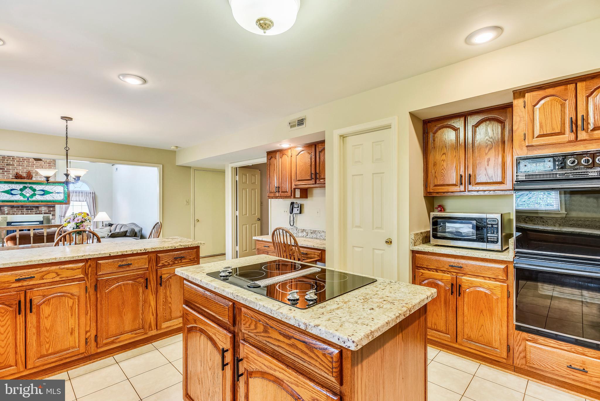 19 Rutledge Court Sterling, VA 20165 - Photo 6 of 36 PLENTY OF STORAGE AND COUNTER SPACE