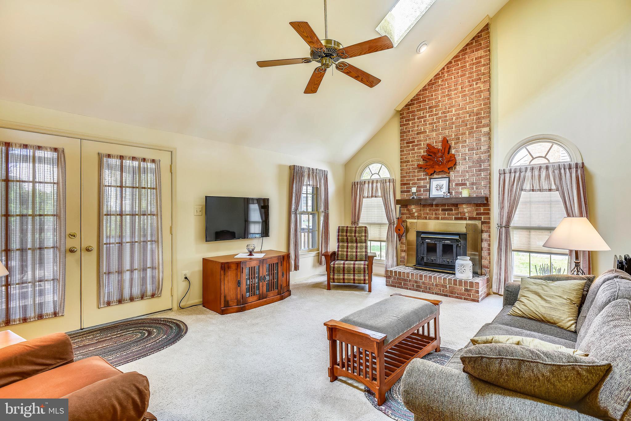19 Rutledge Court Sterling, VA 20165 - Photo 8 of 36 TWO STORY FAMILY ROOM