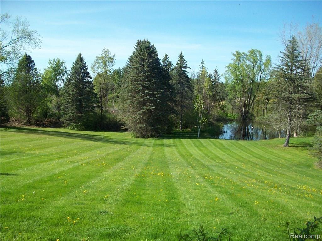 7411 McCandlish Road Grand Blanc, MI 48439 - Photo 22 of 31 100_2452.JPG