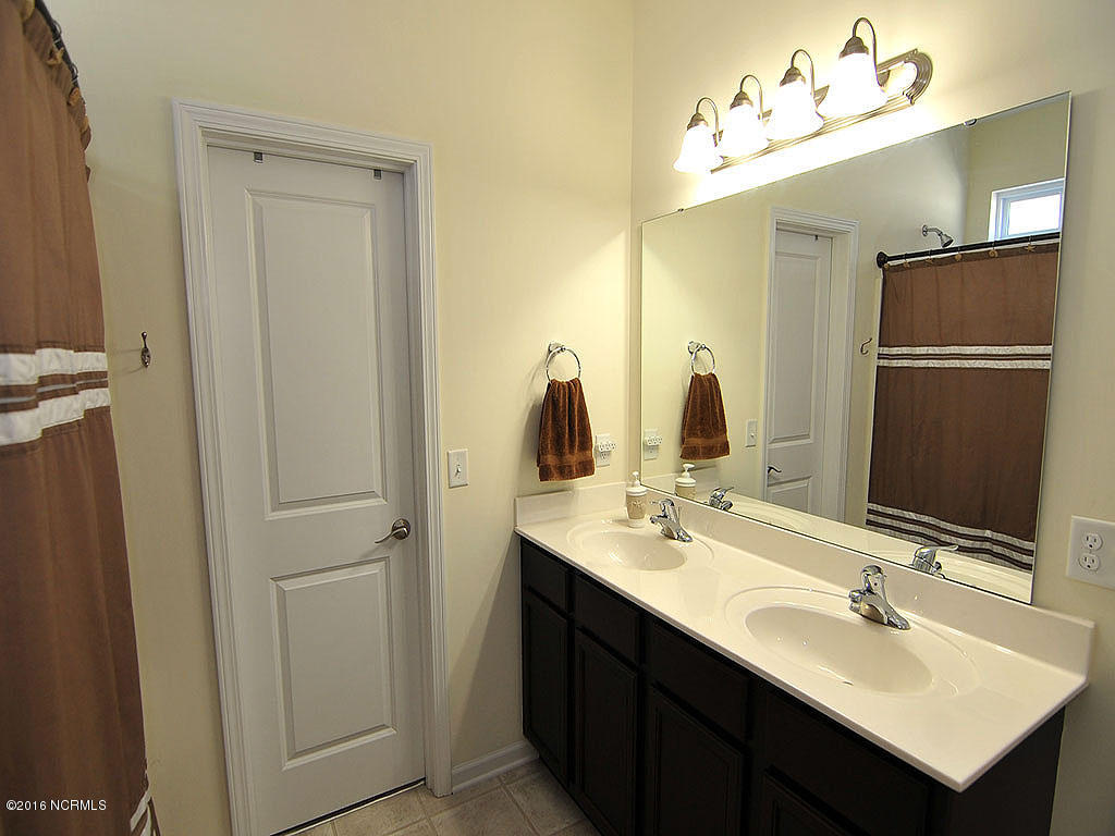 770 Bonaire Road Wilmington, NC 28412 - Photo 14 of 24 Master bathroom