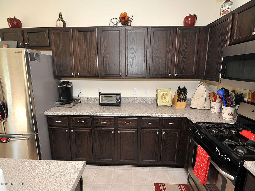 770 Bonaire Road Wilmington, NC 28412 - Photo 4 of 24 Kitchen with stainless appliances