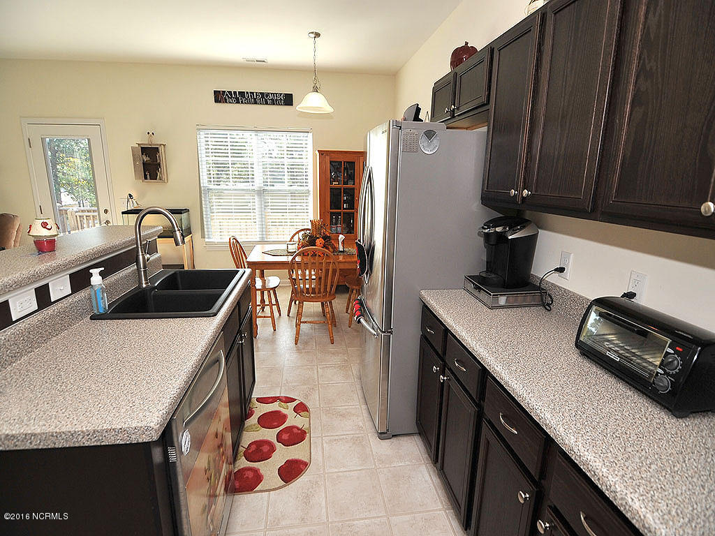 770 Bonaire Road Wilmington, NC 28412 - Photo 5 of 24 Kitchen with stainless appliances