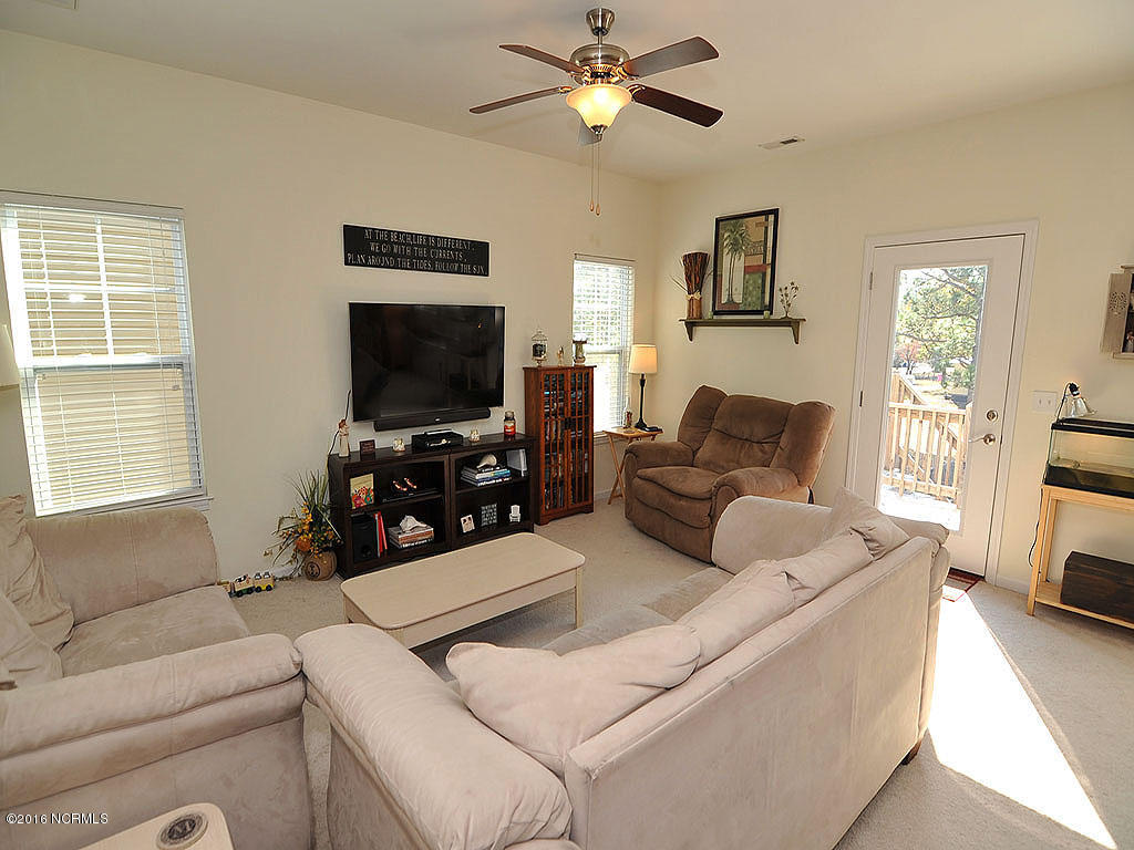 770 Bonaire Road Wilmington, NC 28412 - Photo 7 of 24 Living room