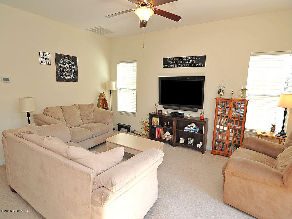 770 Bonaire Road Wilmington, NC 28412 - Photo 8 of 24 Living room