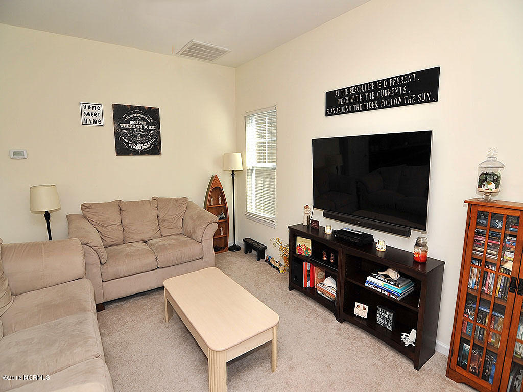 770 Bonaire Road Wilmington, NC 28412 - Photo 9 of 24 Living room
