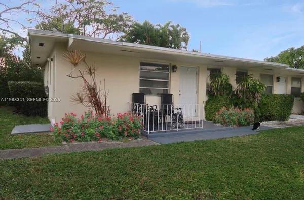 $1,690 | 2120 Northeast 168th Street, Unit C, North Miami Beach, FL 33162