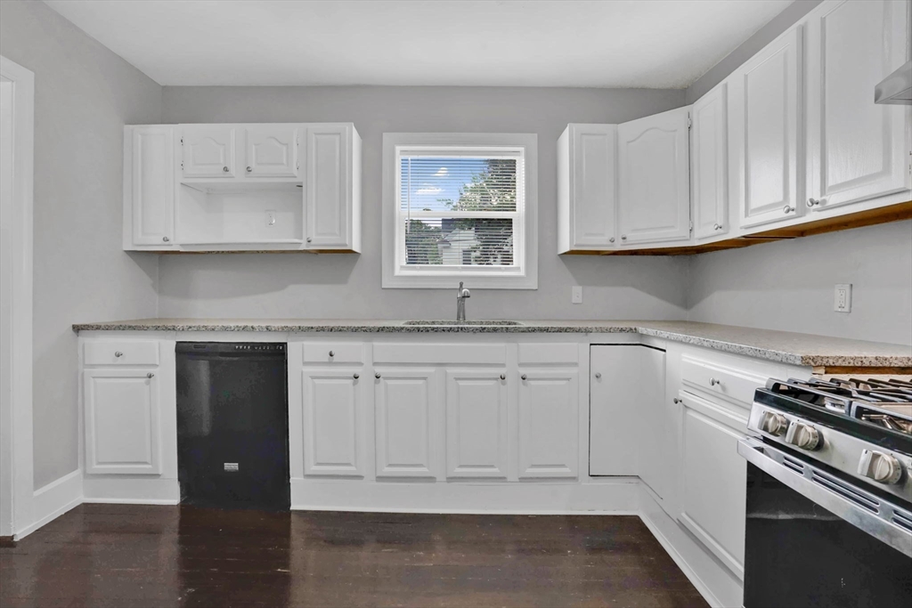 47 Trafton Road Springfield, MA 01108 - Photo 8 of 37